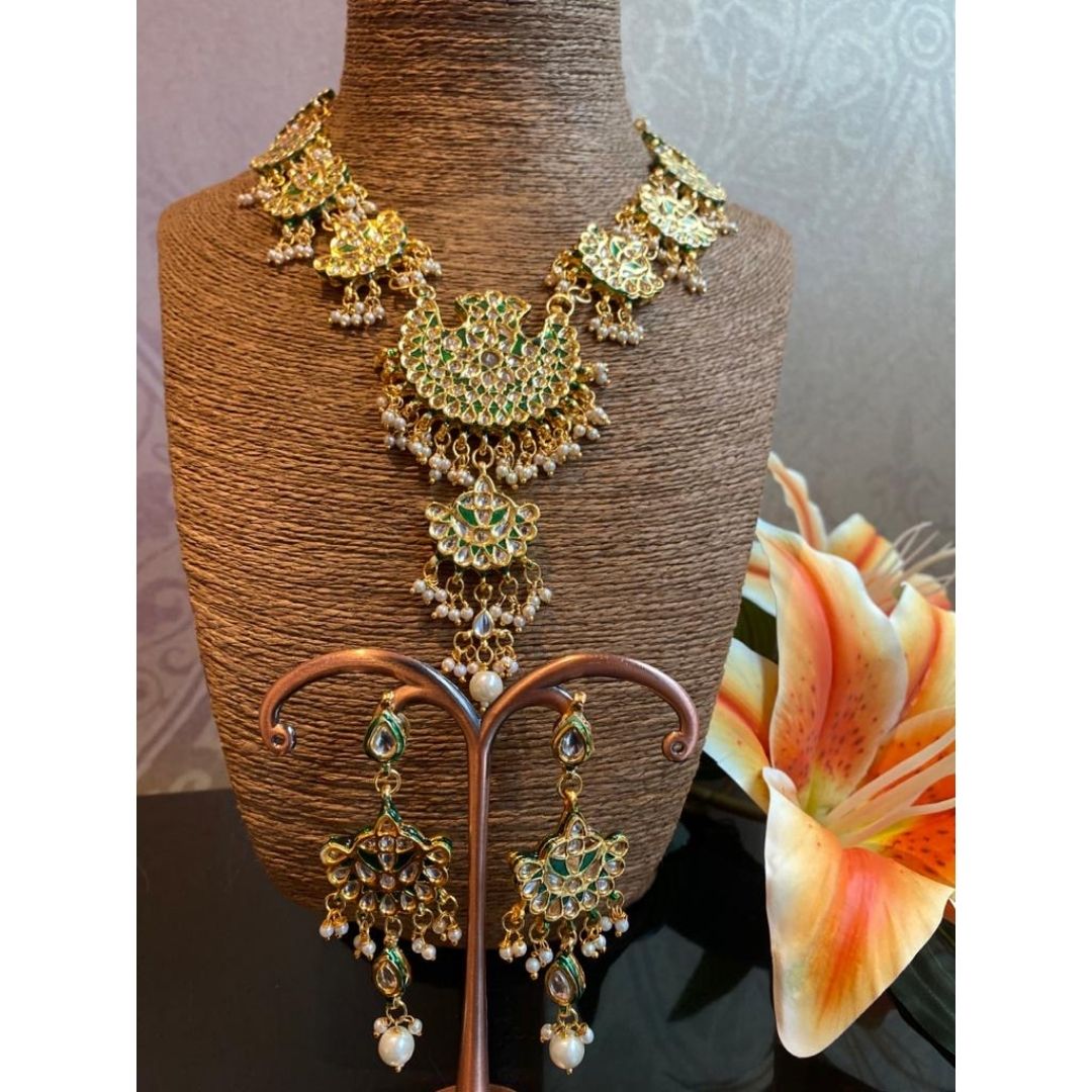 Divija Necklace Set